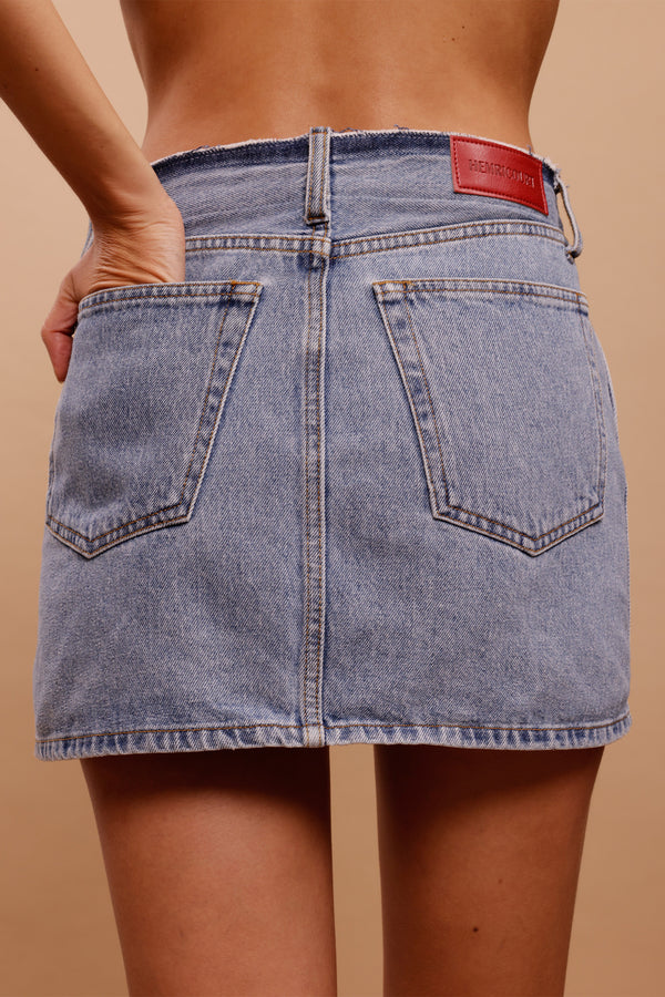 THE WAISTLESS MINI SKIRT <br> Denim Light Bleach